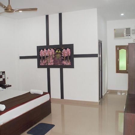 Hotel Exotica Squares Lakshmanpur Exterior photo