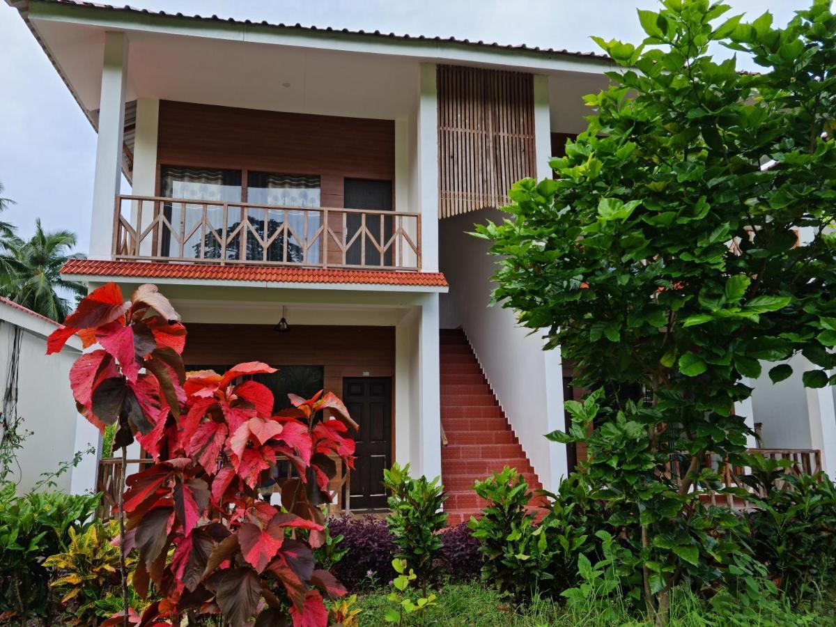 Hotel Exotica Squares Lakshmanpur Exterior photo