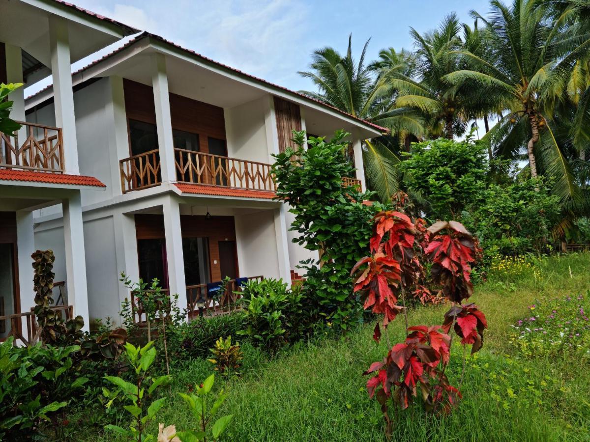 Hotel Exotica Squares Lakshmanpur Exterior photo