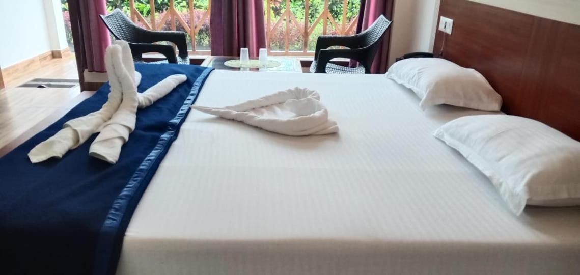 Hotel Exotica Squares Lakshmanpur Exterior photo