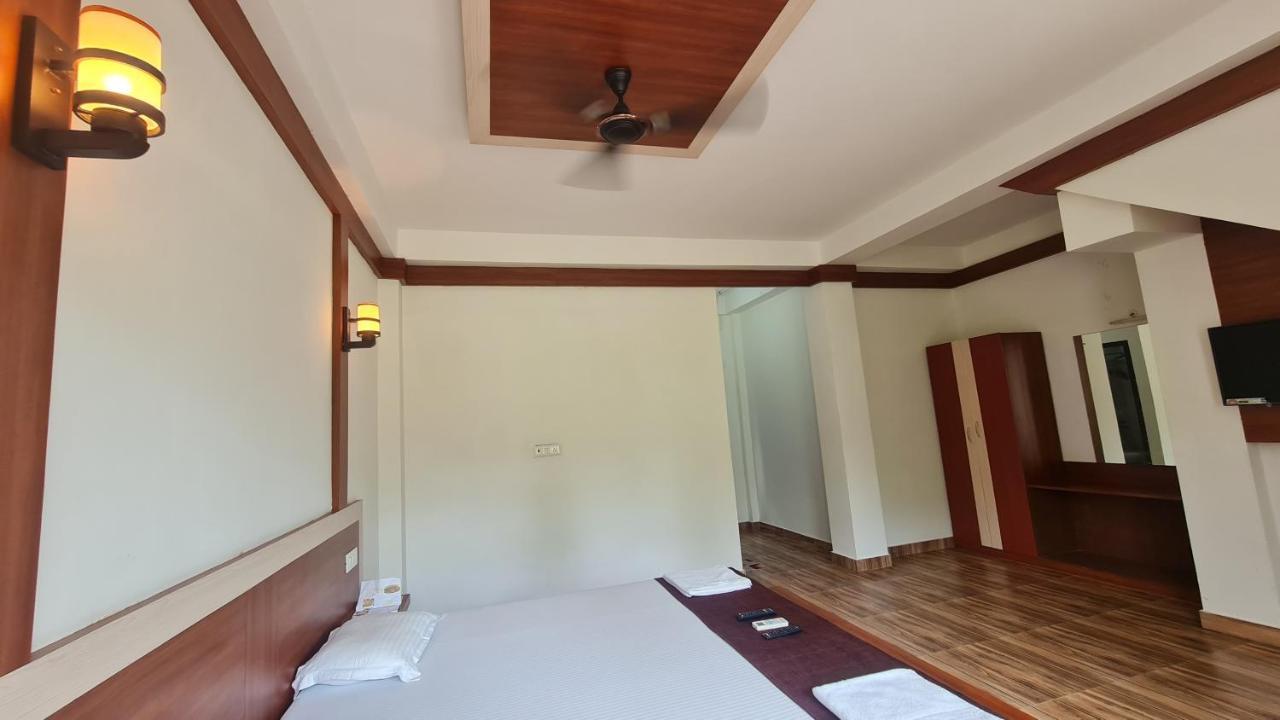 Hotel Exotica Squares Lakshmanpur Exterior photo