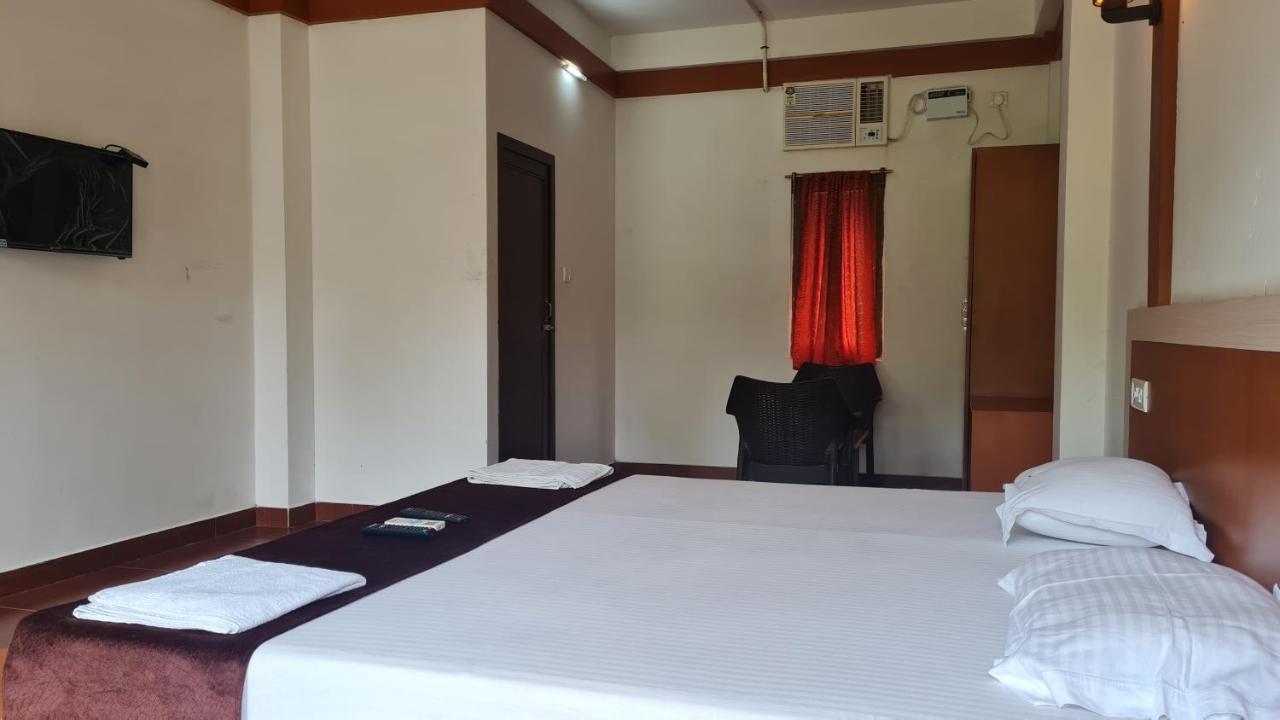 Hotel Exotica Squares Lakshmanpur Exterior photo