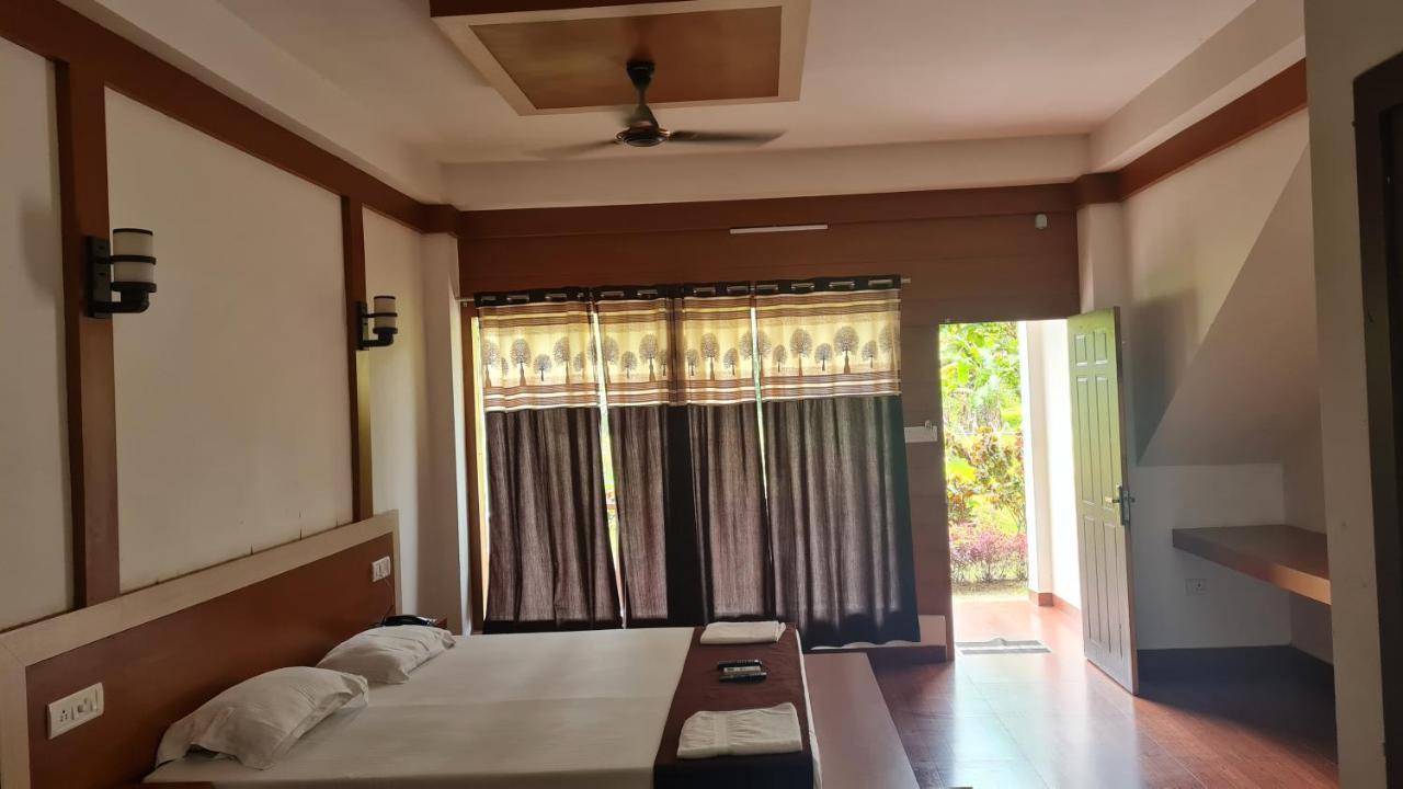 Hotel Exotica Squares Lakshmanpur Exterior photo