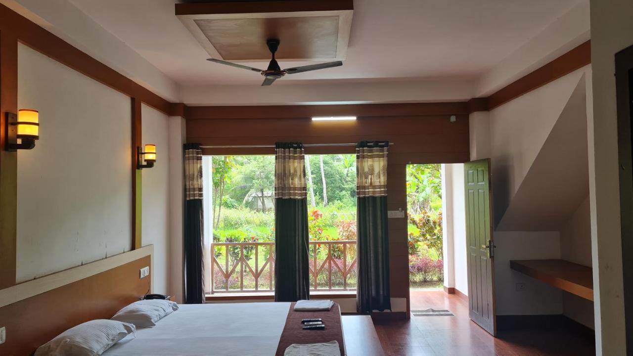 Hotel Exotica Squares Lakshmanpur Exterior photo
