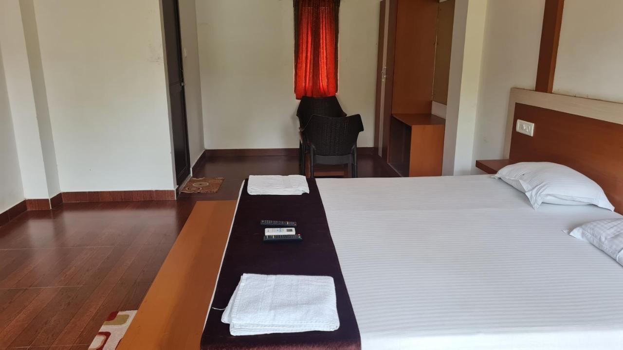 Hotel Exotica Squares Lakshmanpur Exterior photo