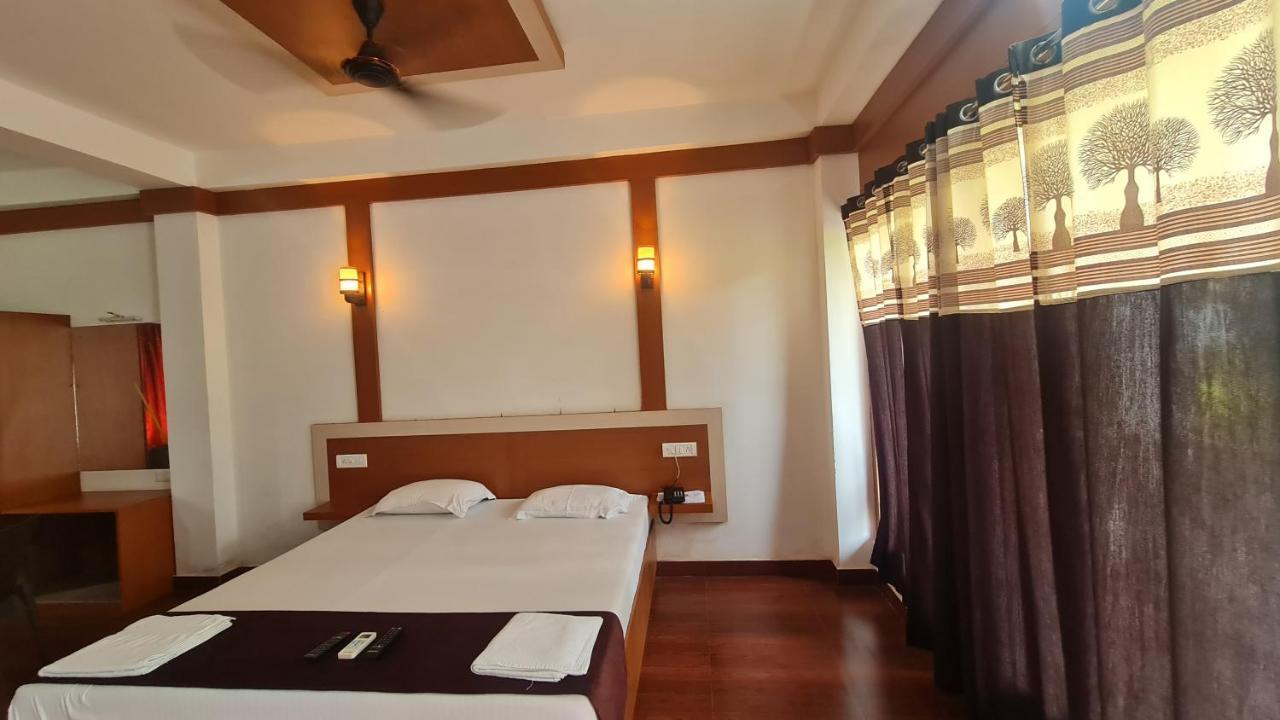 Hotel Exotica Squares Lakshmanpur Exterior photo