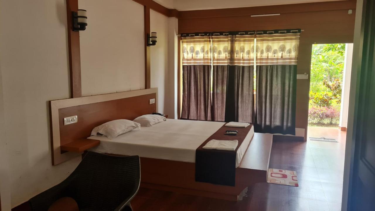 Hotel Exotica Squares Lakshmanpur Exterior photo