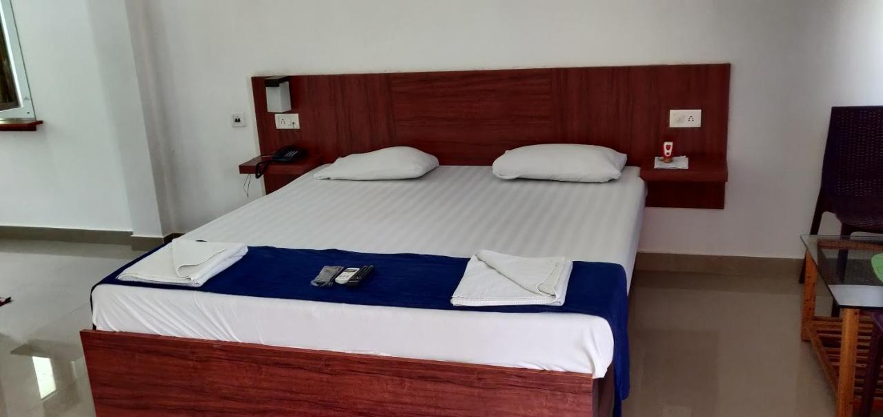 Hotel Exotica Squares Lakshmanpur Exterior photo