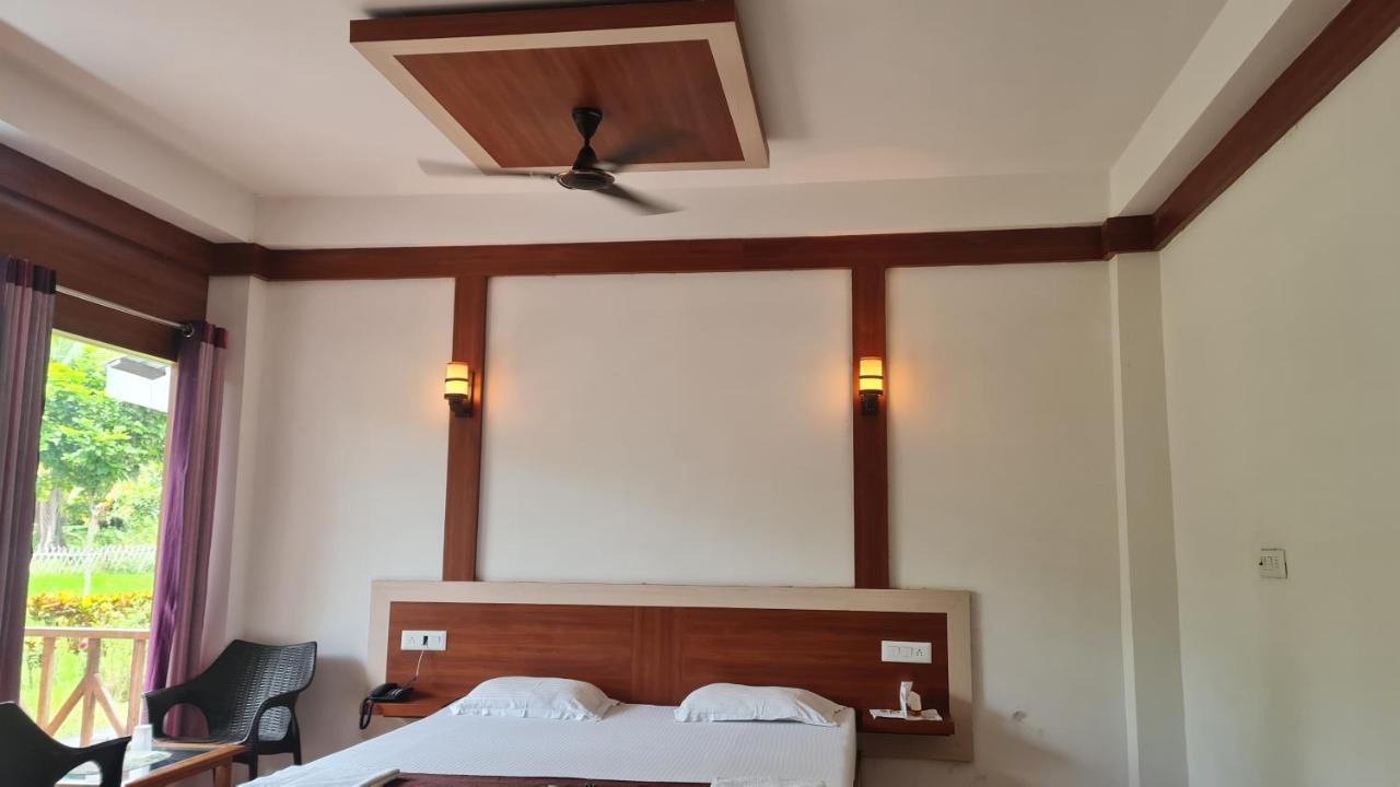 Hotel Exotica Squares Lakshmanpur Exterior photo