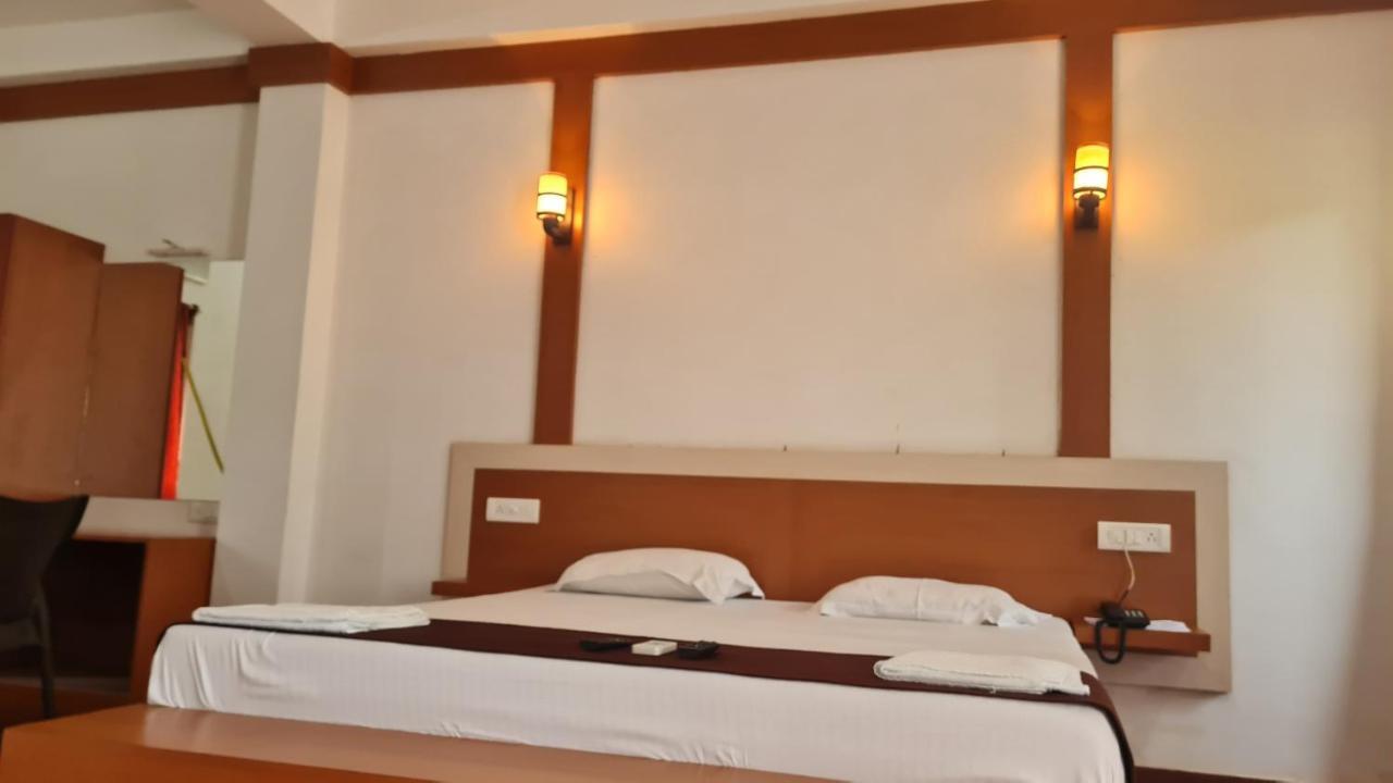Hotel Exotica Squares Lakshmanpur Exterior photo