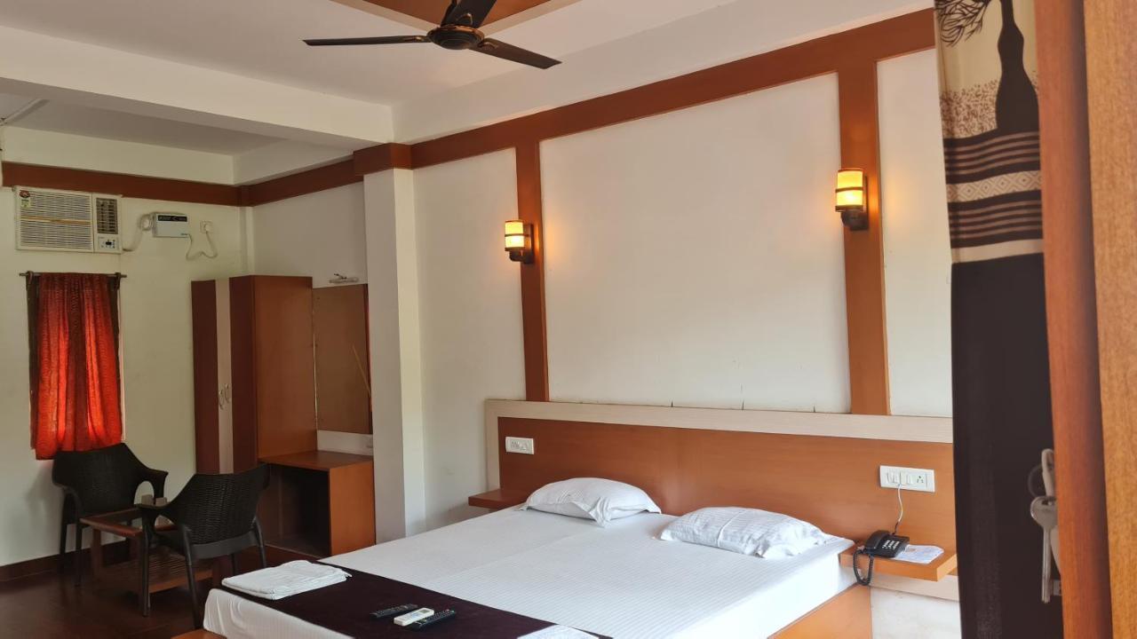 Hotel Exotica Squares Lakshmanpur Exterior photo