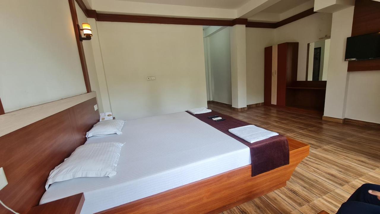 Hotel Exotica Squares Lakshmanpur Exterior photo