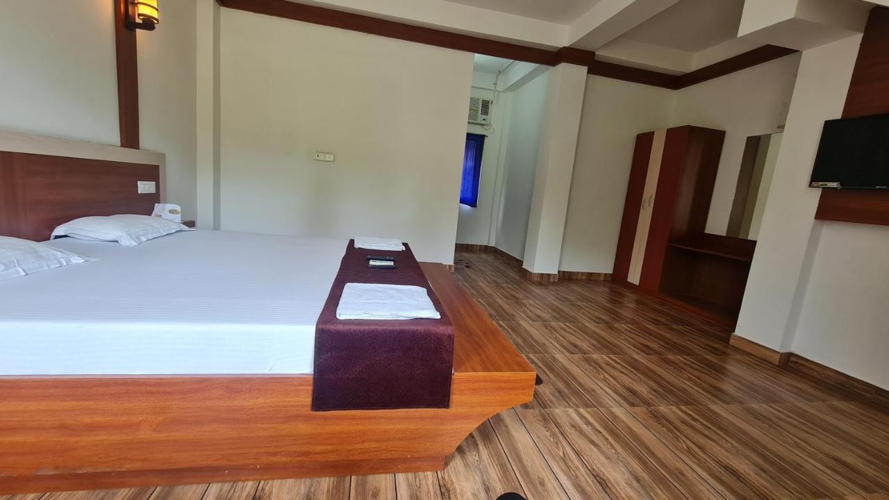 Hotel Exotica Squares Lakshmanpur Exterior photo