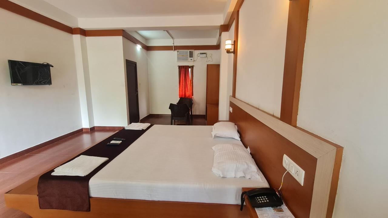 Hotel Exotica Squares Lakshmanpur Exterior photo