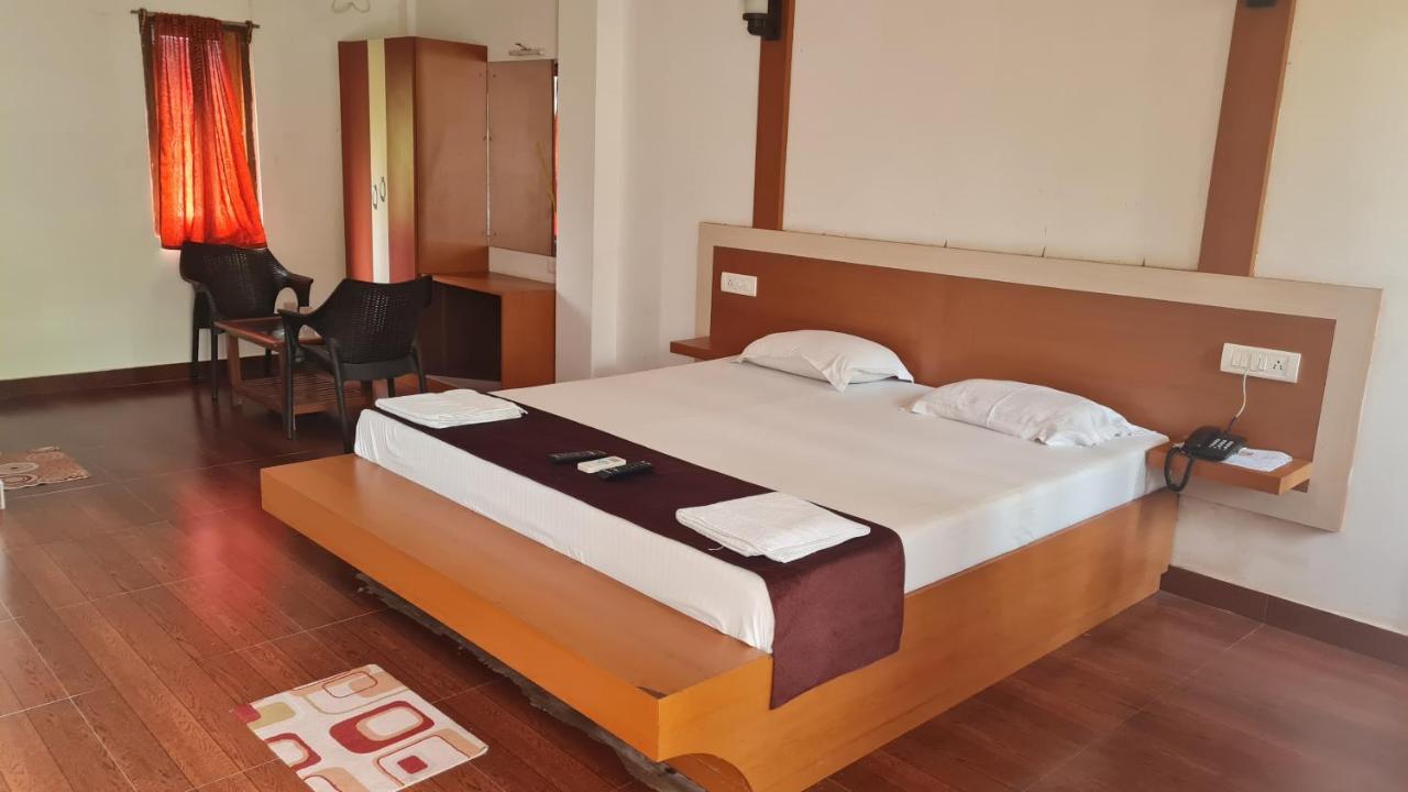Hotel Exotica Squares Lakshmanpur Exterior photo