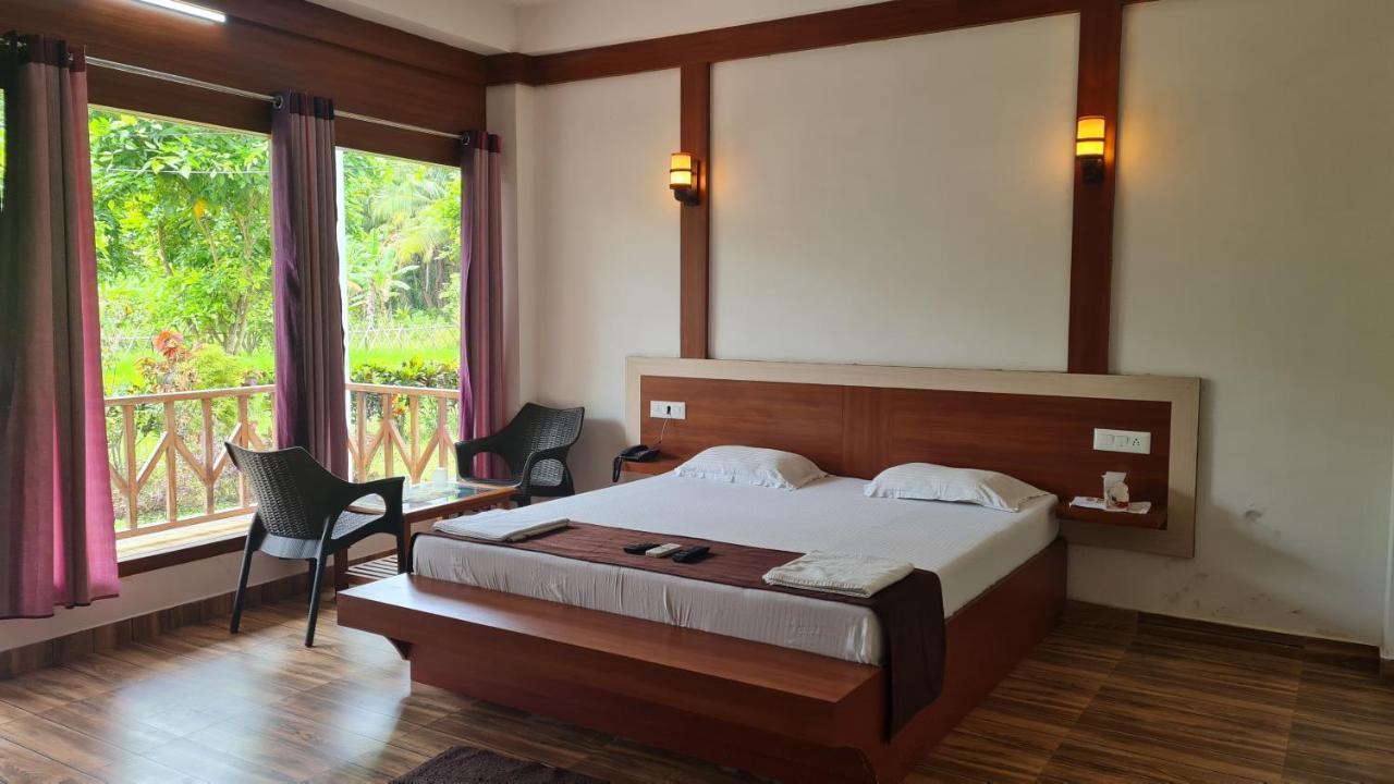 Hotel Exotica Squares Lakshmanpur Exterior photo