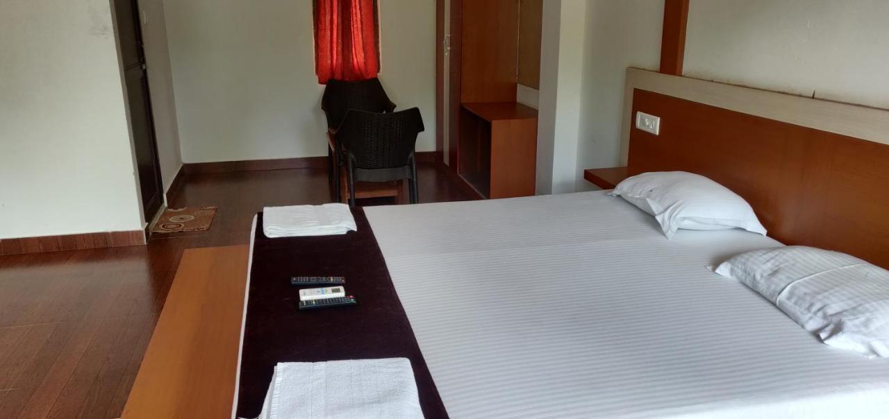 Hotel Exotica Squares Lakshmanpur Exterior photo