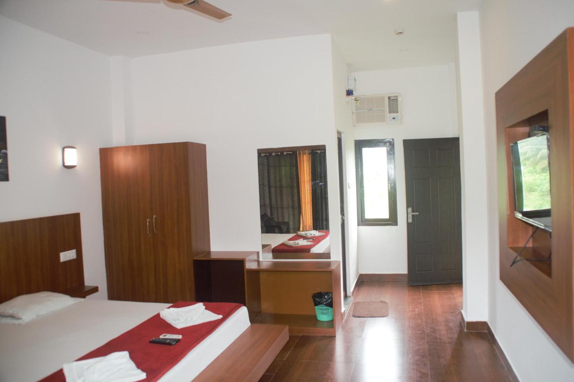 Hotel Exotica Squares Lakshmanpur Exterior photo
