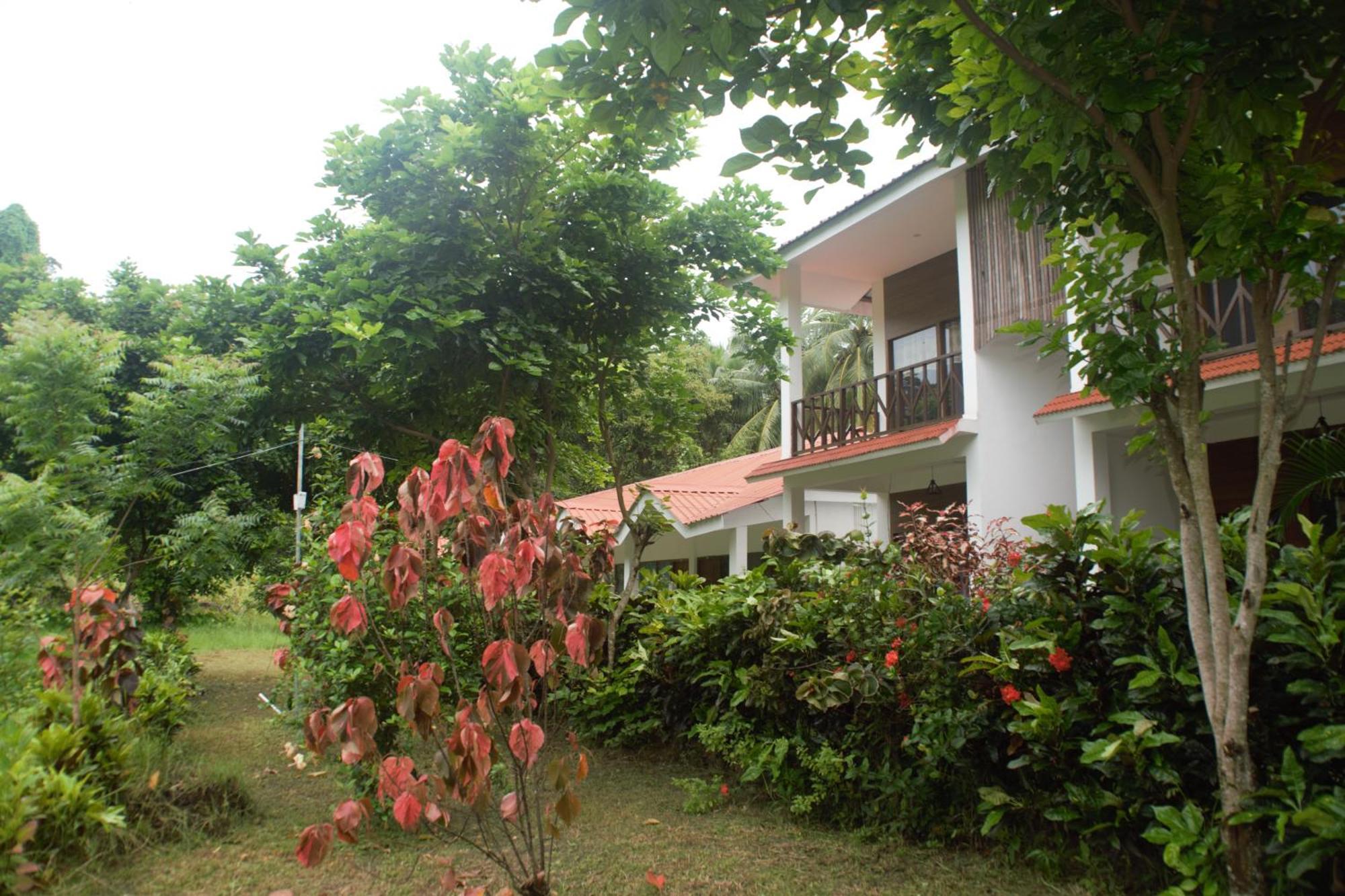 Hotel Exotica Squares Lakshmanpur Exterior photo